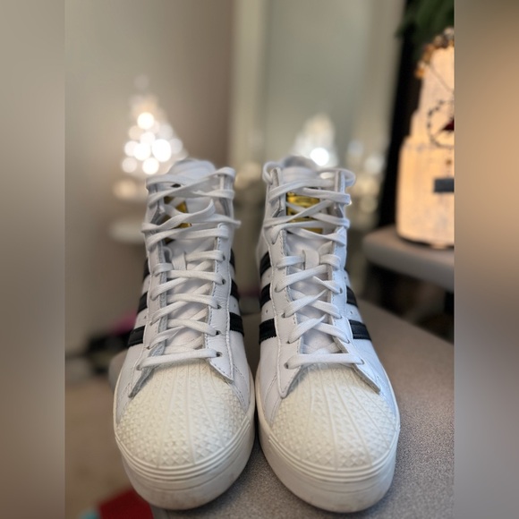 Adidas Women's White and Black Wedge Sneakers size 6 - Picture 2 of 3